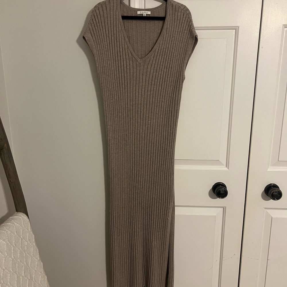 Z Supply Ribbed V-Neck Maxi Dress in Taupe